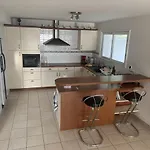 Spacieuse Avec Veranda Et Jardin A - Fr-1-413-209 Villa